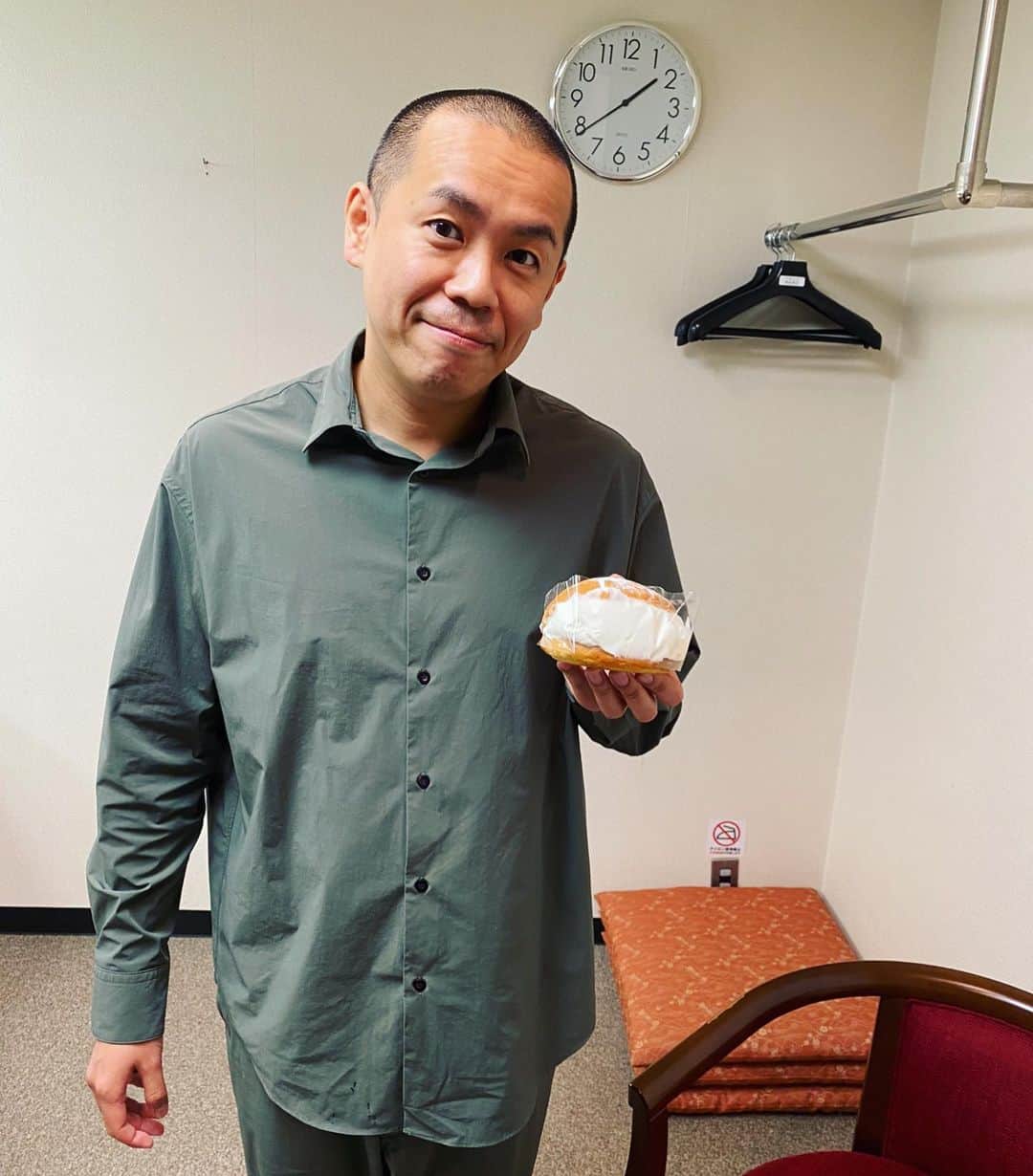 タカのインスタグラム：「マリトッツォ食べる マルトッシォ」