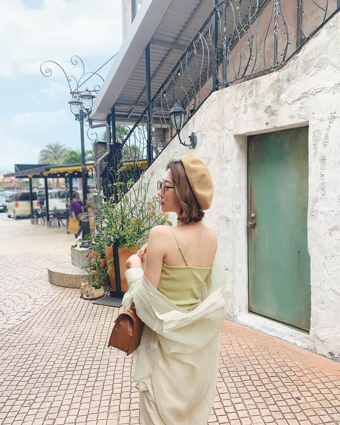 高辻千夏のインスタグラム：「また早く沖縄に行きたい🌴﻿ ﻿ ﻿ 街の雰囲気や空気感も、人も、全部すき…❤︎﻿ ﻿ ﻿ ﻿ ﻿ ﻿ #過去pic #アメリカンビレッジ #美浜アメリカンビレッジ #美浜 #沖縄 #那覇 #沖縄観光 #沖縄ライフ #美浜カフェ #美浜ランチ #旅女 #タビジョ #夏コーデ #トレーニング女子 #背中痩せ #美背中 #背中美人 #夏服コーデ #outfit #okinawa #오키나와 #일본 #일본여행 #오오티디 #데일리룩 #좋아요반사」