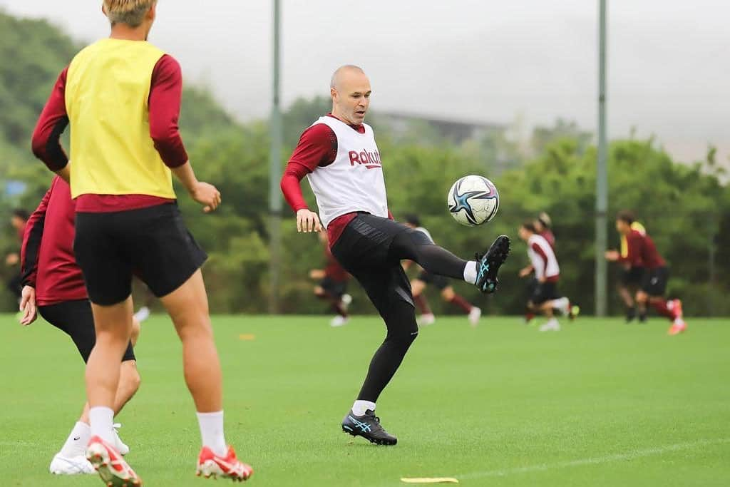 アンドレス・イニエスタさんのインスタグラム写真 - (アンドレス・イニエスタInstagram)「Preparando el partido de Copa del miércoles. Vamos @visselkobe! 🌧⚽️💪🏻  水曜日のカップ戦に向けて準備中。バモス @visselkobe! 🌧⚽💪🏻」5月17日 16時17分 - andresiniesta8