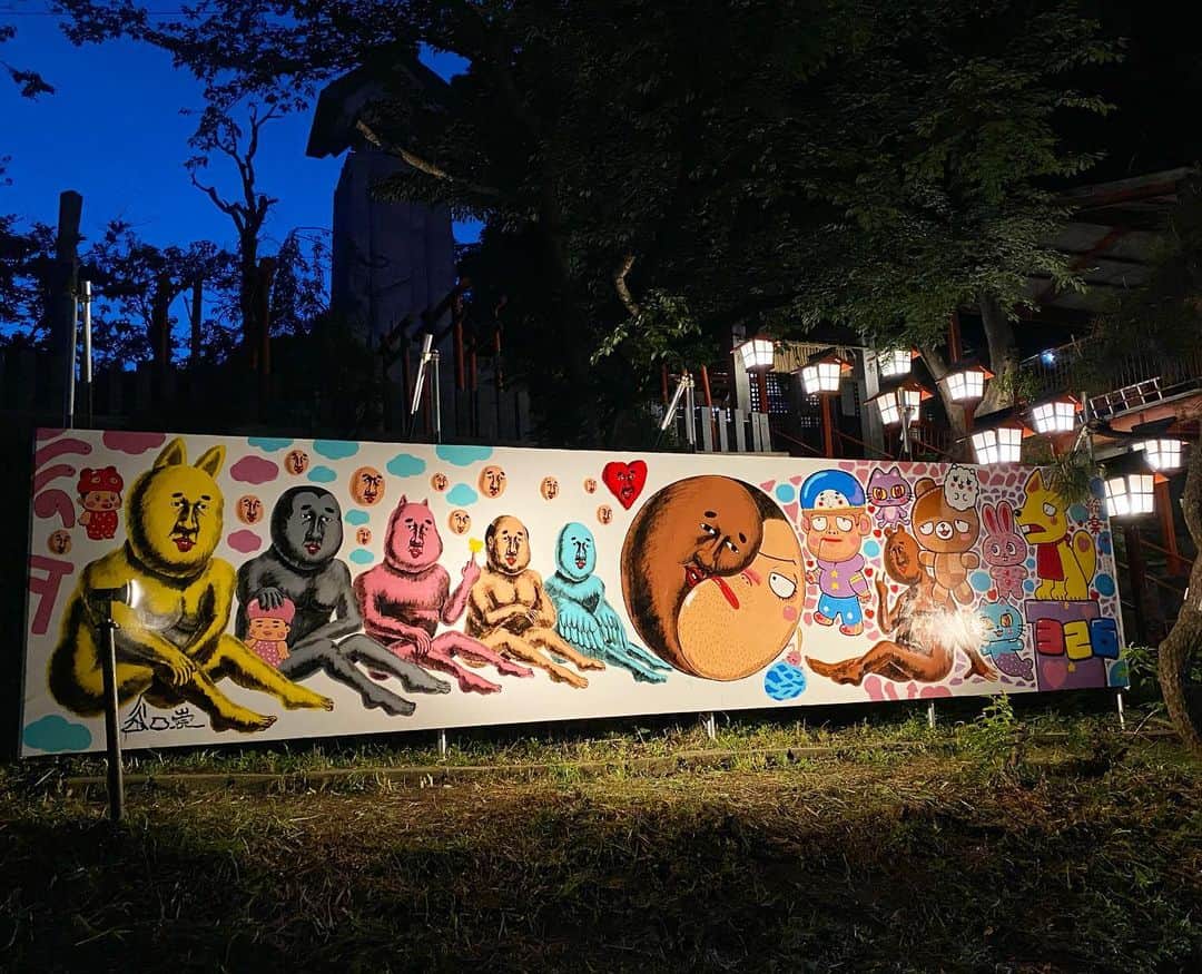 のインスタグラム：「.  先日 福岡の西公園『中司孫太郎稲荷神社』にて行われた イラストレーターの３２６　@nakamura326 さんと アニメクリエイターの谷口崇さん @taniguchi_takashi_ による LIVE ペイントを見学させて頂きました🎨  なんとこの作品 半日以下の時間で完成したものなのです‼︎!‼︎  このサイズのキャンバスの作品を 半日以下の時間で完成させるのことは 本当に大変なことですが。。。  やっぱりプロの腕は素晴らしいですねっ✴︎✴︎✴︎  ワクワクしっぱなしの時間でした⭐︎  #福岡 #西公園 #中司孫太郎稲荷神社 #イラストレーター #326 さん #アニメクリエイター #谷口崇 さん #コラボ #livepainting  #キャンバス  #早瀬英里奈」