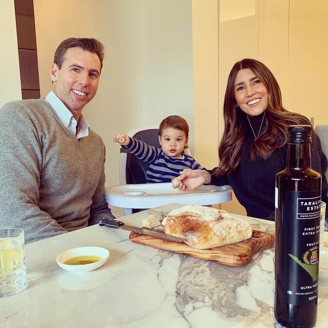 グラント・ハケットのインスタグラム：「Friday family time ☺️🙏 #family #specialtimes @sharhackett @taralinga_estate #australianmade」