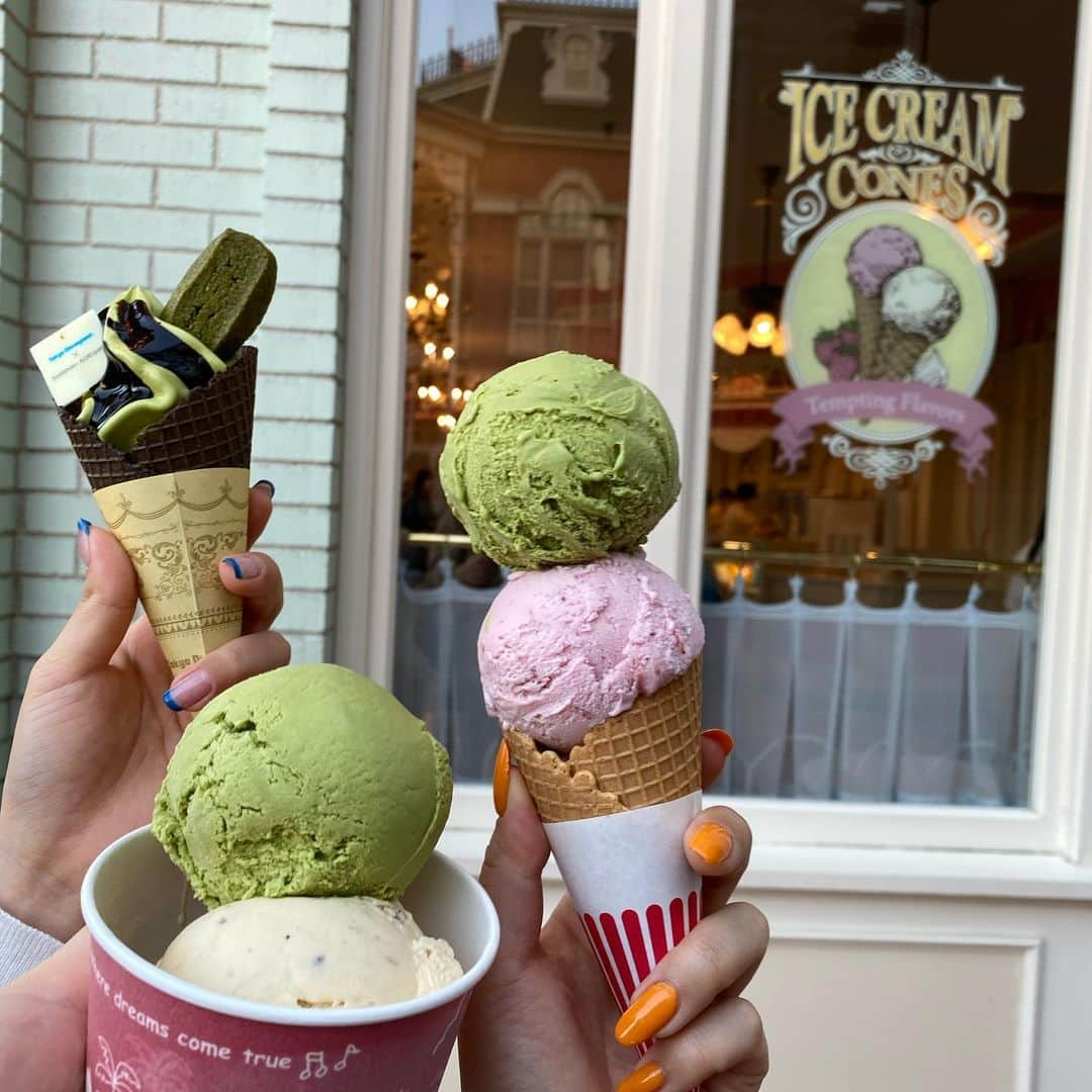 新希咲乃さんのインスタグラム写真 - (新希咲乃Instagram)「アイスクリームコーン🍦  完全に今の好きな色味で選んだ 抹茶とストロベリー♥   #アイスクリームコーン  #アイスクリーム  #icecream  #ディズニーランド  #ディズニー  #Disneyland」4月23日 17時11分 - niki_sakino