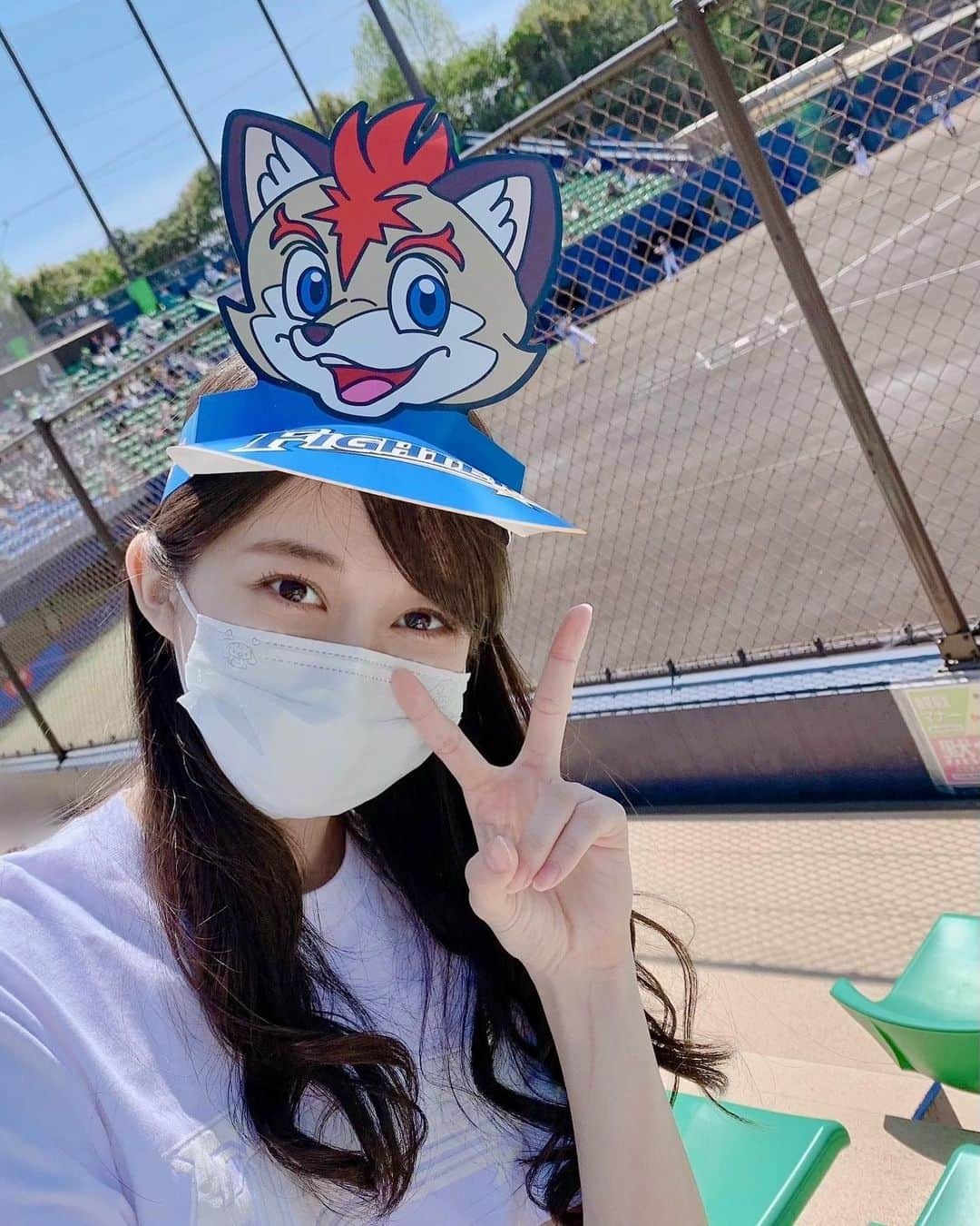 牧野真莉愛さんのインスタグラム写真 - (牧野真莉愛Instagram)「♡ ♡ ⚾️2021 イースタン・リーグ 公式戦⚾️ 北海道日本ハムファイターズVS.読売ジャイアンツ 2021.04.23(金)🐻鎌ケ谷スタジアム 🎀 うちの試合行きました🐰応援❣️❣️❣️ ♡ ♡  #北海道日本ハムファイターズ  #lovefighters ❤ #GAORA  #鎌ケ谷スタジアム #カビー ちゃん🐻💚 #モーニング娘21 #morningmusume21 #牧野真莉愛」4月23日 17時52分 - maria_makino.official