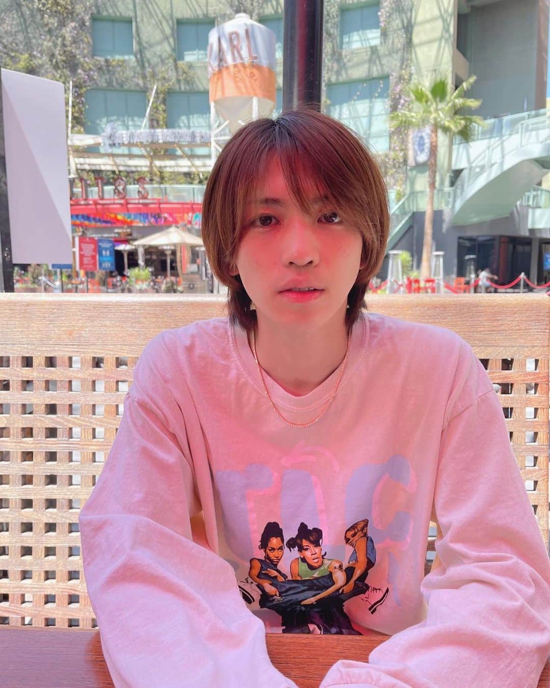 岩橋玄樹のインスタグラム：「アメリカにいると本当に時間がゆっくり流れて、色々考えたり、想像したり、すごく楽しいです！ また、今まで時間がなくて行けなかった所とか、出来なかった事が、自分のタイミングで、できるので、すごくリラックスできます。 けれどなんだか、寂しさも少し感じます。笑  たくさんの方々からコメントやいいねをしてくれて、本当に心の底から嬉しいです。 ありがとうございます！ それと同時に皆さんにも、微力ながら幸せを与えられていると思うと嬉しいです。  これからも自分なりのペースで皆さんに笑顔になってもらえるように頑張ります！  When I'm in America, time really slows down and it's so much fun to think and imagine! Also, I can do things that I couldn't do or couldn't do because I didn't have enough time, so I can relax very much. However, I feel a little lonely.  Lol   I'm really glad to read your comments and see the likes from so many people. Thank you!   At the same time, Id like to think that everyone is felt some happiness through these posts.  I will continue to do my best to make everyone smile!  #ありがとう #thankyou」