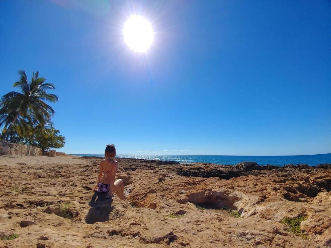 かにゃさんのインスタグラム写真 - (かにゃInstagram)「5年前最後に年越し旅行で行ったHawaiiの写真を振り返る🏝🤙  人生初の海外旅行も幼い頃に家族旅行で行ったHawaiiでした✈️  沢山の素敵な出会いと思い出が詰まってる大好きな場所🌴✨ やっぱBeach美しすぎる🥲Sunsetも忘れられない…💖 . . . . #newyearstrip #instatravel #travelgram #travelingram #traveling #travel #traveltheworld #travelphotography #travelblogger #traveladdict #hawaii #oahu #honolulu #sunset #beach #oceanview #beachlife #beachvibes #ハワイ #オアフ #オアフ島 #ホノルル #ハワイ旅行 #旅行 #旅 #女子旅 #ビーチ #海 #サンセット #タビジョ」4月23日 18時20分 - kanya_435