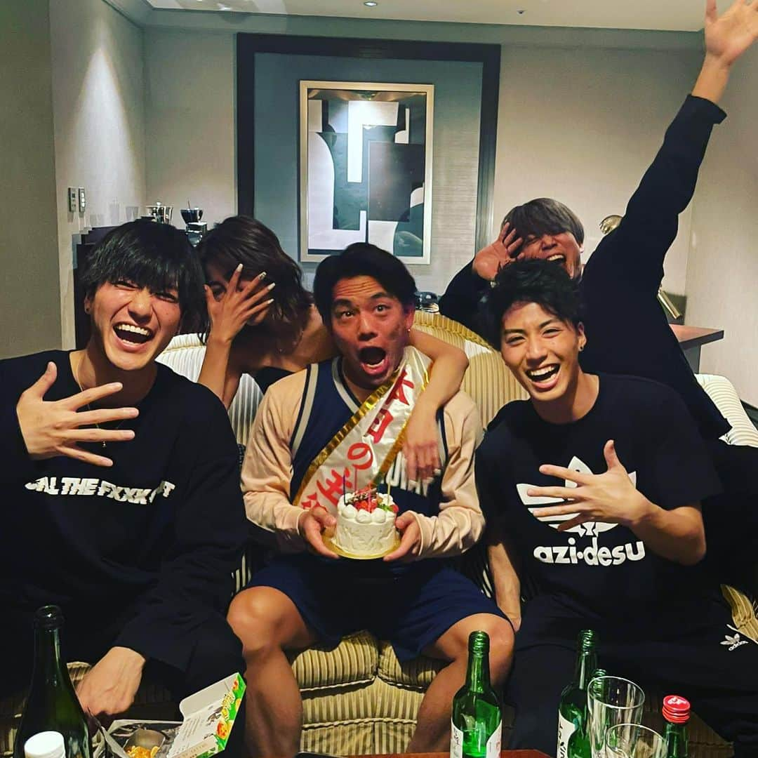 エビスジャップさんのインスタグラム写真 - (エビスジャップInstagram)「たく誕生日おめでとう🎂🎂🎂  #28歳  #外資系インスタグラマー #チャミスル」4月23日 18時40分 - evisjap