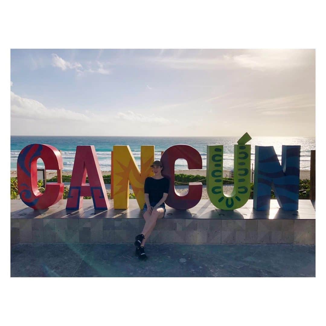 大山未希のインスタグラム：「🌮  ビーチバレーの大会が Cancúnでやってるのを 連日Instagramで見ているから あー懐かしいなぁ。って思って😚  次に旅行に行けるのはいつかな。 どこに行こうかな。  そんなことを考えながら 毎日頑張ろうっ✊🏻🦠  #カンクン #cancun #旅行 #ブリトー #そんな私は髪切りたい病 ↓」