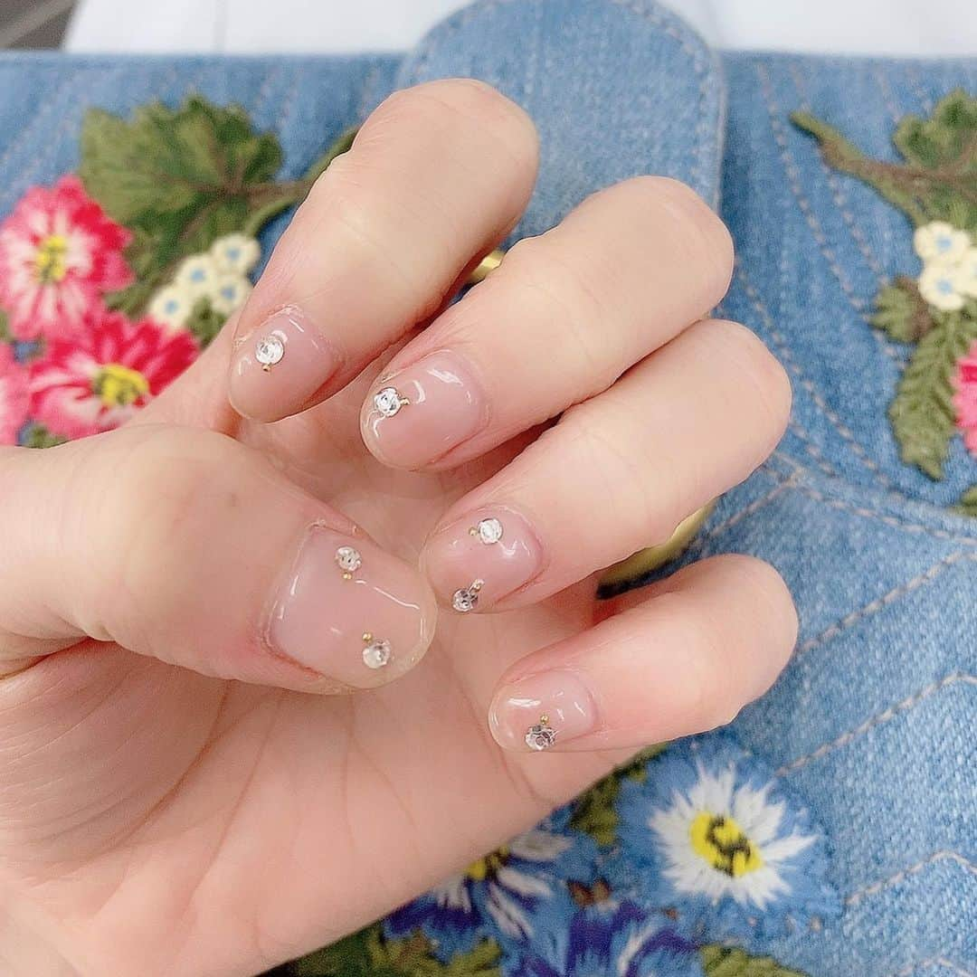 黒坂優香子さんのインスタグラム写真 - (黒坂優香子Instagram)「💅♡  ちょっと前に松井ちゃんに久々にネイルしてもらったよ♡  やっぱり、プロの手で可愛くしてもらうと全然違うなぁ🥺✨  見る度にときめく…♡  松井ちゃん昔からずっとありがとう😭♡♡♡  大好き松井ちゃん🥰 @nails.by.hitomi   #nail #ネイル」4月23日 20時25分 - yukakokurosaka0606