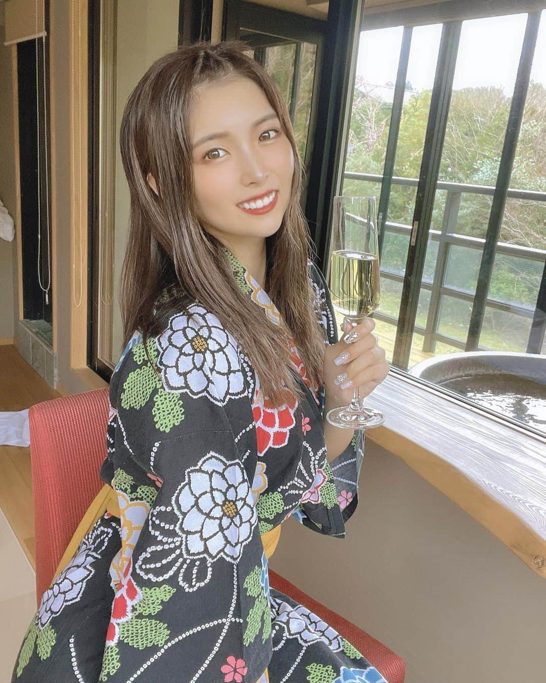 ききまるさんのインスタグラム写真 - (ききまるInstagram)「楽しいことたくさんしたい！！！ . お酒飲めないけどシャンパンだけ飲めるって言うと引かれる。 .  #箱根　#国内旅行  #国内旅行好き  #女子旅 #タビジョ #たびじょ #箱根旅行 #箱根温泉 #箱根湯本 #温泉旅行 #温泉女子 #温泉旅館 #温泉宿 #足湯 #足湯♨️ #浴衣女子 #浴衣 #浴衣姿 #onsen #onsen♨️ #onsenjapan #japanese #japan_of_insta #japanesegirl #japan_daytime_view #japaneseculture #japantravel」4月23日 20時33分 - kikigram_97