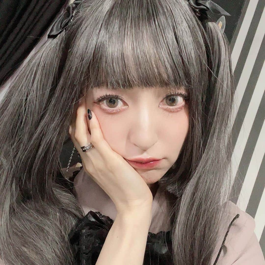 のインスタグラム：「「ダーリンダンス」のショートMV、5/19のCD発売まで何度も観てくださいね？ 約束だよ？ #38 #フルはこちらから此方乃サヤ版に収録 #ダーリンダンス」