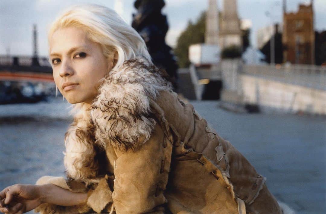 Hydeのインスタグラム：「At River Thames in LONDON, 2001  #HYDE #ROENTGEN2021 #london」