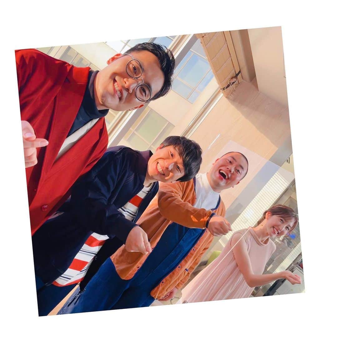 小澤陽子さんのインスタグラム写真 - (小澤陽子Instagram)「𝚊𝚝 𝚠𝚘𝚛𝚔☻  これは “カギポーズ” らしいです🗝🤭✨ (西陽がすごい…🌅笑)  ただいま放送中の、フジテレビ新番組『新しいカギ』から レギュラーのハナコの御三方🌟  先程イット！内でインタビューさせていただきましたが、 早速オンエアを見ていて…とっても面白い😂🤣 間が空かないので、ずっと絶え間なく 幸せな時間が続くのが嬉しいです🥺🥺🥺🌸  金曜のフジテレビは、 バラエティのオンパレード🥳🎊✨ このまま脱力タイムズ、ネタパレまで 是非ご覧ください！！🤩  #コント番組 #新しいカギ #イット！　@livenews_it  #全力脱力タイムズ #DNN #金曜夜は〜 #ちゃんちゃんっ #フジテレビ！」4月23日 21時12分 - yoko.ozawa729