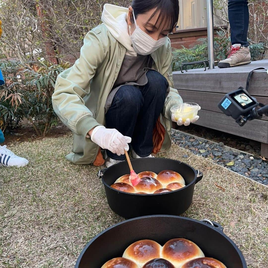 矢田亜希子さんのインスタグラム写真 - (矢田亜希子Instagram)「驚くほど美味しく出来上がったパン❣️またすぐ作りたい❣️ #沸騰ワード #沸騰ワード10#日テレ#コストコ#グランピング#パン作り#こんなふわふわなパン初めて」4月23日 21時04分 - akiko_yada