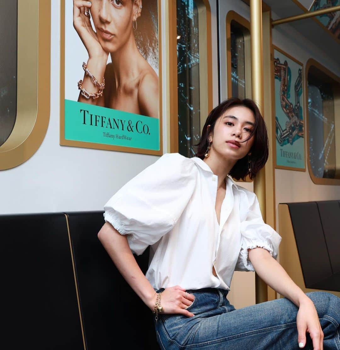 佐藤晴美さんのインスタグラム写真 - (佐藤晴美Instagram)「💎TIFFANY 💎 Cat street 2nd Anniversary 🤍  『NY LOVES TOKYO』 期間限定ニューヨークのサブウェイイメージのフォトスポットも素敵でした😌  そして、やっぱり可愛すぎるハードウェア。デニムと白シャツに。好きです🙋‍♀️   #TiffanyxCatStreet  @tiffanyandco」4月23日 21時19分 - sato_harumi__official