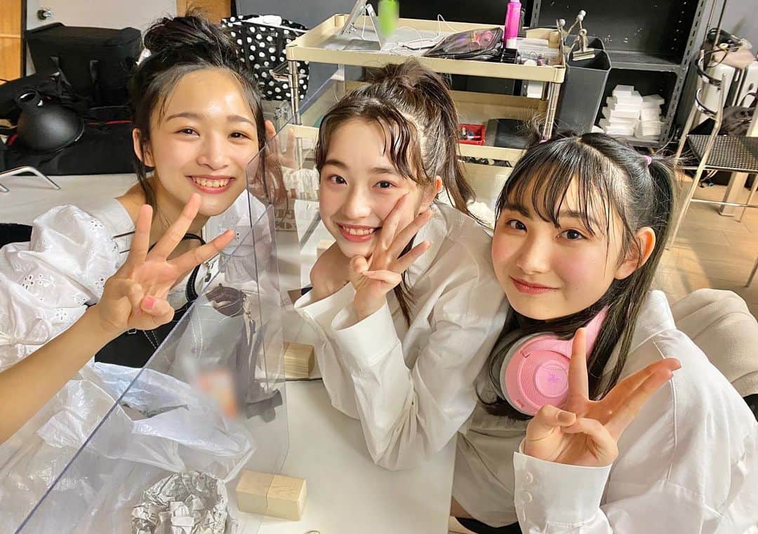 ニコ☆プチのインスタグラム：「💐 トリプルアヤ🤍🤍🤍 みんなにこにこ☺︎🌼 オフショもたくさんあげていきますね🙆🏻‍♀️💓  #葛西杏也菜  #川合菖蒲 #中山あやか」