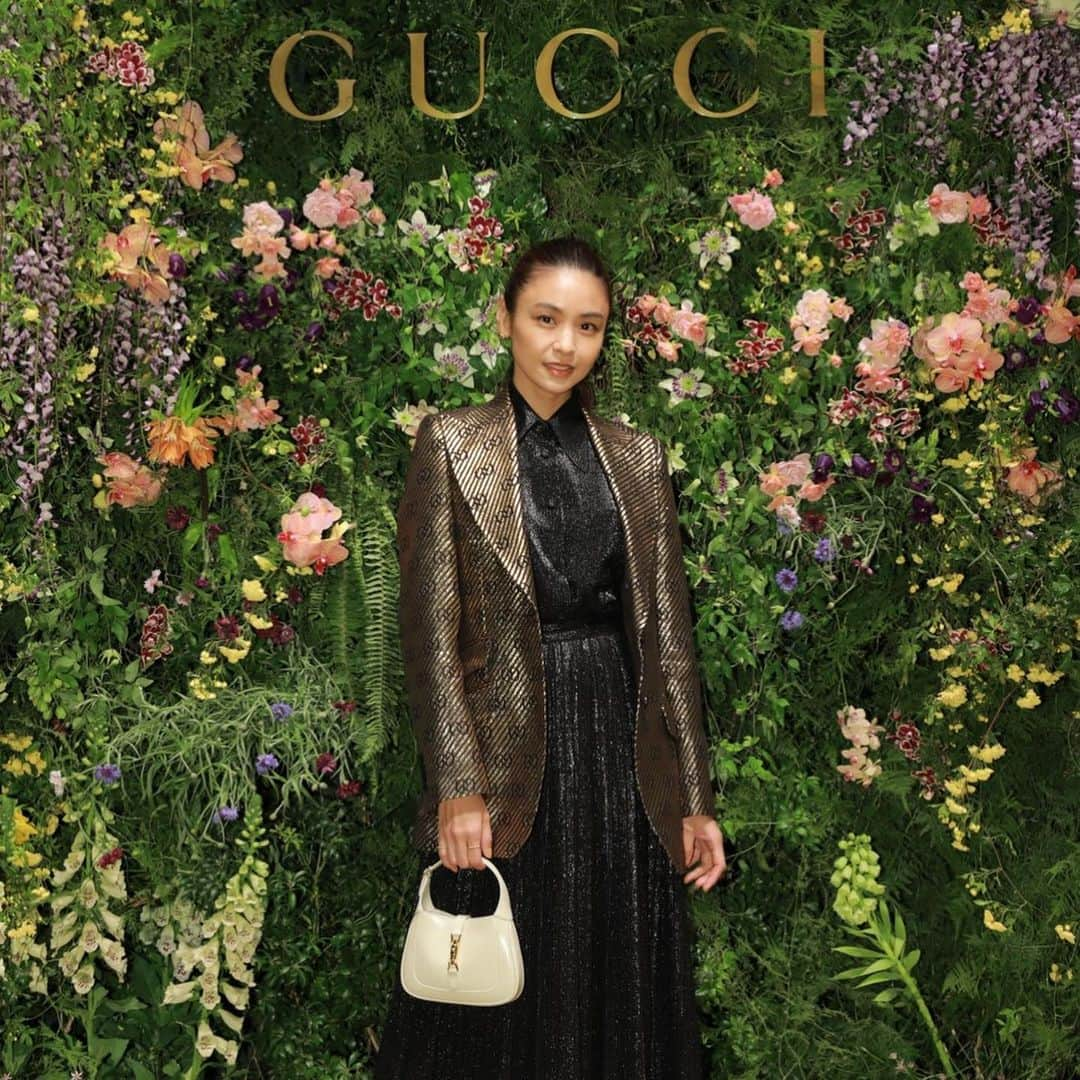 滝沢眞規子さんのインスタグラム写真 - (滝沢眞規子Instagram)「GUCCI Namiki  フラッグショップ ４月２９日OPEN✨ 今年で100周年を迎えるGUCCI。 銀座で2店舗目のこちらのお店ではオーダーメイドサービスも✨ 日本をイメージした内装も素敵でした。 hair&make @yukakomorino    ☆撮影のときだけマスク外させて頂きました。 #guccinamiki #グッチ並木 @GUCCI」4月23日 21時35分 - makikotakizawa