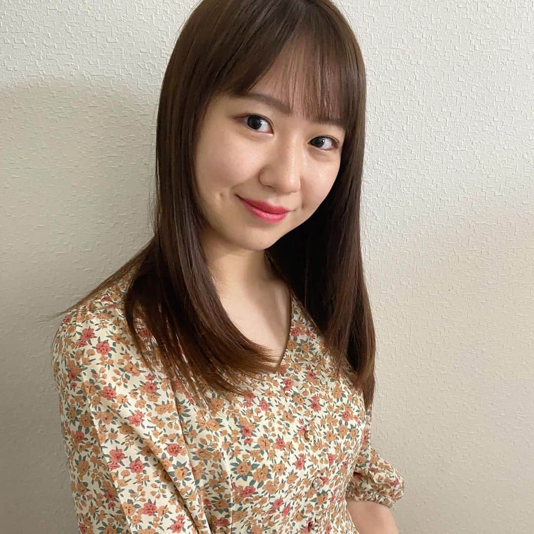 野中美希さんのインスタグラム写真 - (野中美希Instagram)「春ですね🌷💐 というわけで…。本日も#ちぇるコーデ 花柄の @raycassin_official のワンピース、大活躍です✨この日はナチュラルちぇるですね！ . みなさん平日1週間おつかれさまでした◎週末はゆっくり休んでくださいね☺️ . #helloproject#morningmusume21#野中美希#ちぇる#raycassin#ワンピース#花柄#🌷」4月23日 22時10分 - miki_nonaka.official