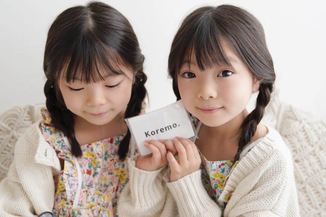 Yukiさんのインスタグラム写真 - (YukiInstagram)「おやすみ前日はのんびり過ごせるので嬉しい☺️✨  @nishikawa_yawarakaket & @misatokowaki  さんのイブルが可愛過ぎて愛用中☺️✨  双子ちゃんが夢中になって見ているのは  @koremo_bousai   Koremo.は、防災士の思いから作られたそうです👀✨ 備えは大切ですね☺️✨  見た目も可愛い巾着袋✨  「エブリデーセット」という、 毎日持ち歩ける緊急時用のセットは心強い☺️  日頃から持ち歩くように心がけたいです☺️✨  #おうち時間　 #防災グッズ  #pr」4月23日 22時51分 - yukikuu96