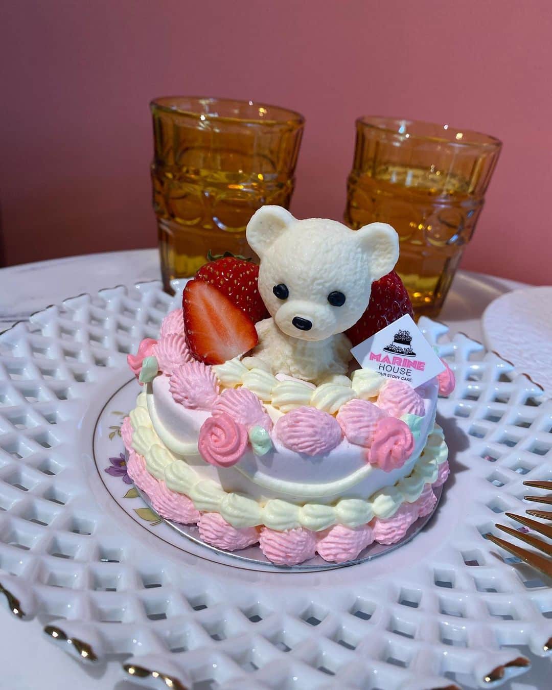 SHIHOさんのインスタグラム写真 - (SHIHOInstagram)「. . cake🎂💗💗💗💗 . (( @marinehouse_yourstorycake )) . . . こんな可愛いケーキ屋さんで お茶するなんて女子🥰💗笑 . イースター限定のケーキも 可愛すぎたました🥰 . . . しかもここのケーキは 白砂糖不使用なんだって♡♡♡ . なのにしっかりとした甘さで 食べやすくて大好きなお店になった🎁💗💗 . . .」4月23日 23時03分 - cham_pipi