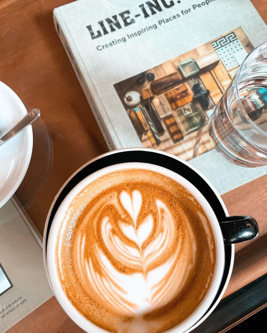 原幹恵さんのインスタグラム写真 - (原幹恵Instagram)「おはよう💕 朝からお気に入りのカフェで、コーヒーを飲みながら考えごとをするのが最近好き😊 頭がクリアになる時間、、  #朝活 #cafe #好きな時間 #coffee」4月24日 10時19分 - mikie_hara.official