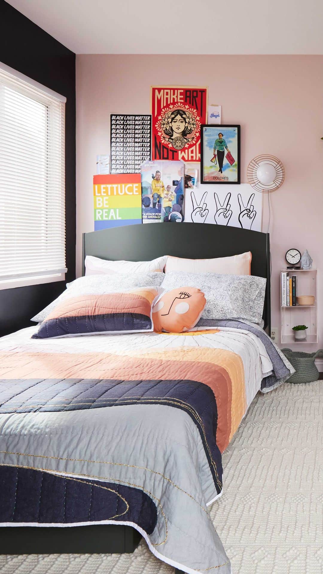 ジャスミン・トゥークスのインスタグラム：「Like this post & we’ll donate. We’re obsessed with this young activist’s bedroom makeover and Q&A. 😍 @genesisbutler_ is an advocate for animal rights, and one of the youngest people to ever give a TEDx talk (#nbd). An ethical vegan since she was 6—she started @genesisforanimals, which provides funding to sanctuaries and rescues that provide animals with a permanent home. For each like this post gets, we will donate $3 toward Genesis’ causes (full donation amount up to $1500). Funding will go towards the care of animals including food, shelter, transportation costs, surgeries, and vet visits. Charity contact information: genesisforanimals@yahoo.org. Runs from 4/23 - 4/30. #Fundraising #KidActivist #Activism #AnimalRights #AnimalSanctuary #TweenRom #TeenStyle #TeenRoomInspo #KidsRoomDesign」