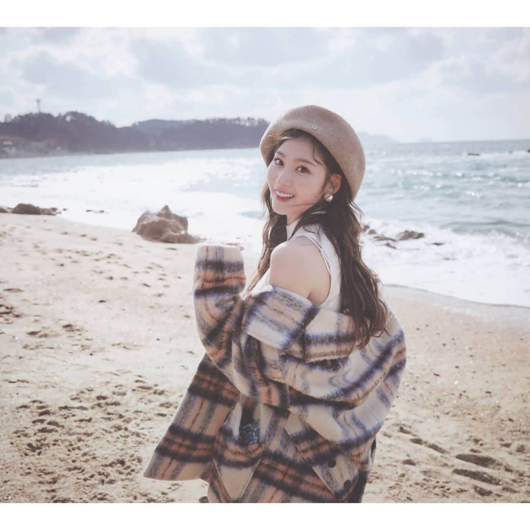 サナさんのインスタグラム写真 - (サナInstagram)「[SCAN] Yes I Am Sana photobook (14) ーーーーーーーーーー Follow > @sana.twice.kr < . @twicetagram #TWICE#트와이스#ONCE#Sana#사나 #Nayeon#나연#Jeongyeon#정연#Momo#모모#Jihyo#지효#Mina#미나#Dahyun#다현#Chaeyoung#채영#Tzuyu#쯔위」4月24日 6時54分 - sana.twice.kr