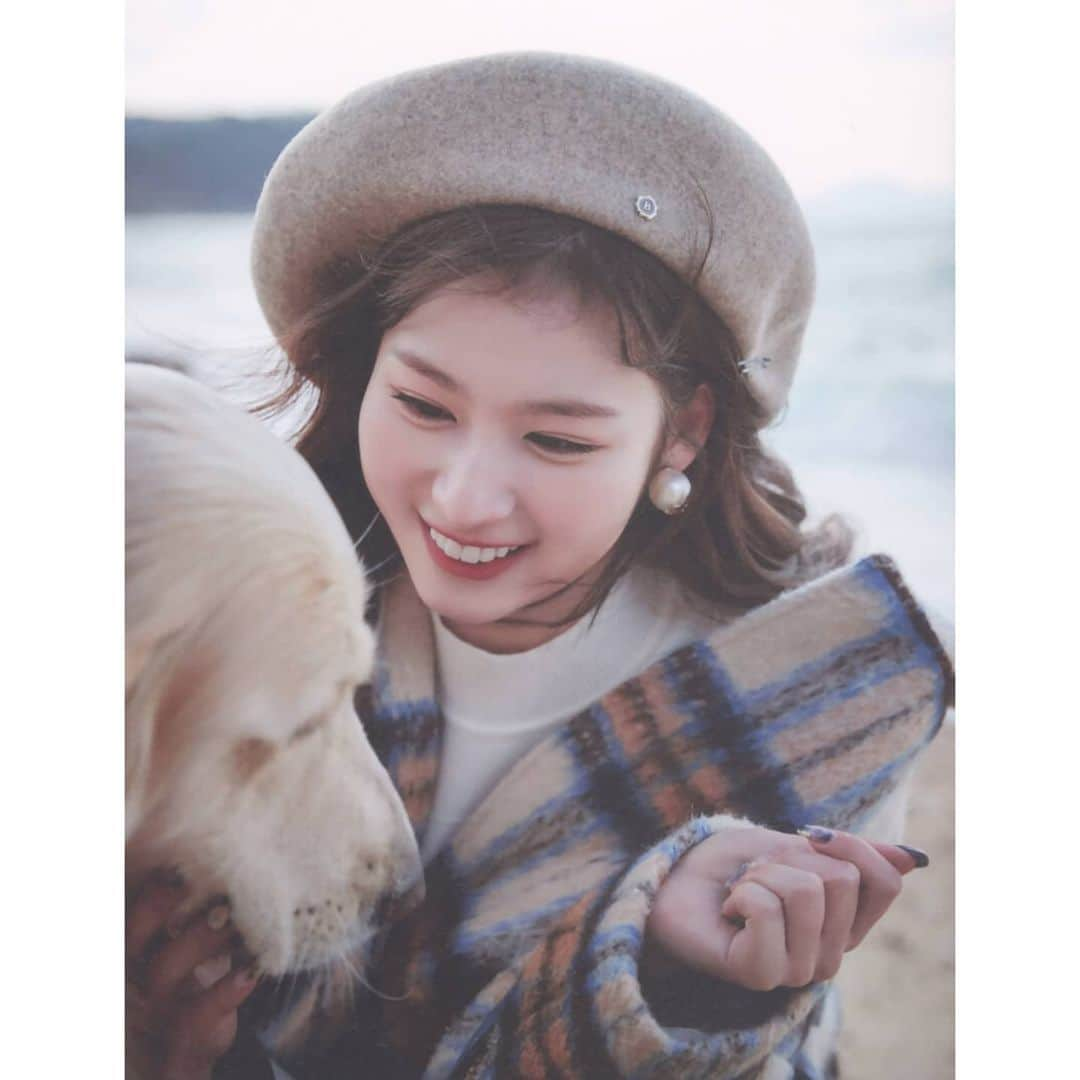 サナさんのインスタグラム写真 - (サナInstagram)「[SCAN] Yes I Am Sana photobook (14) ーーーーーーーーーー Follow > @sana.twice.kr < . @twicetagram #TWICE#트와이스#ONCE#Sana#사나 #Nayeon#나연#Jeongyeon#정연#Momo#모모#Jihyo#지효#Mina#미나#Dahyun#다현#Chaeyoung#채영#Tzuyu#쯔위」4月24日 6時54分 - sana.twice.kr