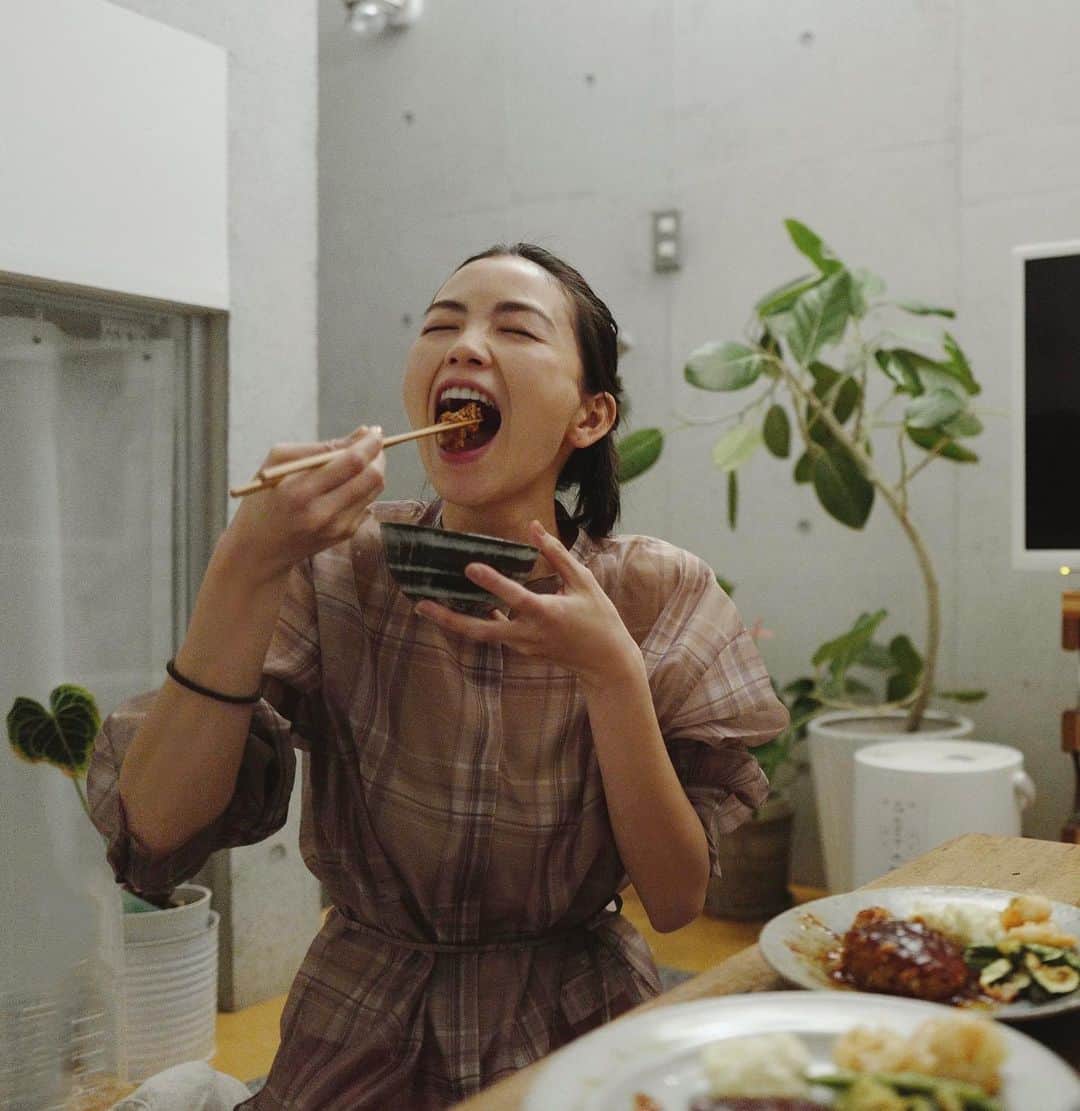 矢野未希子さんのインスタグラム写真 - (矢野未希子Instagram)「いっだだぎまーす！！  友達の愛情たっぷりハンバーグは 最高の美味しさでした🍚  私の食べる顔を見て友達は笑ってました🍚  ごちそうさまでした😋」4月24日 9時07分 - mikko1104