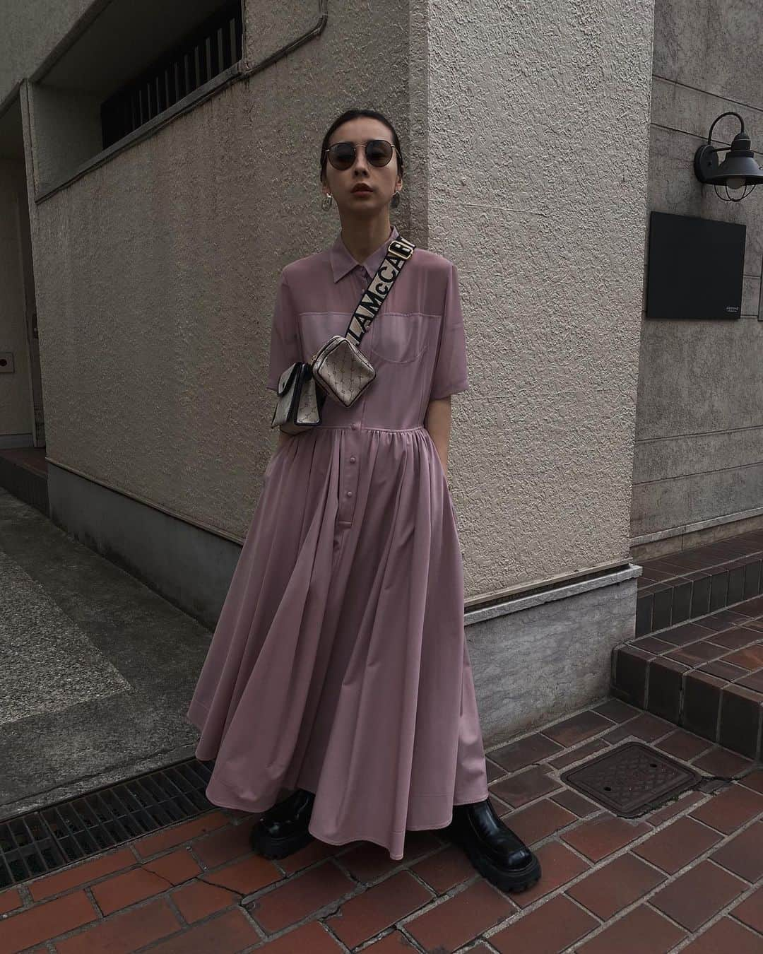 黒石奈央子さんのインスタグラム写真 - (黒石奈央子Instagram)「あめりふく . .  corset docking dress ¥18500 4/27 boots aw . . たーっぷりボリュームワンピ。 かなりの用尺を使ったワンピ。 .  @ameri_shinjuku @amerivintage @ameri_daikanyama @ameri.shinsaibashi  @ameri_omotesando #ameri#amerivintage #fashion #vintagefashion #coordinate#ootd#outfit#osanposnap #705_outfit #大人ファッション #大人コーディネート #大人スタイル #modestyle #modefashion#modecasual」4月24日 18時56分 - blackstone705