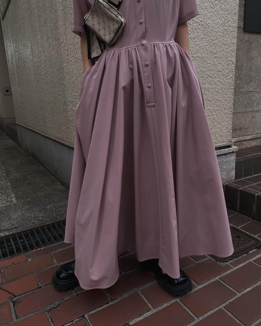 黒石奈央子さんのインスタグラム写真 - (黒石奈央子Instagram)「あめりふく . .  corset docking dress ¥18500 4/27 boots aw . . たーっぷりボリュームワンピ。 かなりの用尺を使ったワンピ。 .  @ameri_shinjuku @amerivintage @ameri_daikanyama @ameri.shinsaibashi  @ameri_omotesando #ameri#amerivintage #fashion #vintagefashion #coordinate#ootd#outfit#osanposnap #705_outfit #大人ファッション #大人コーディネート #大人スタイル #modestyle #modefashion#modecasual」4月24日 18時56分 - blackstone705