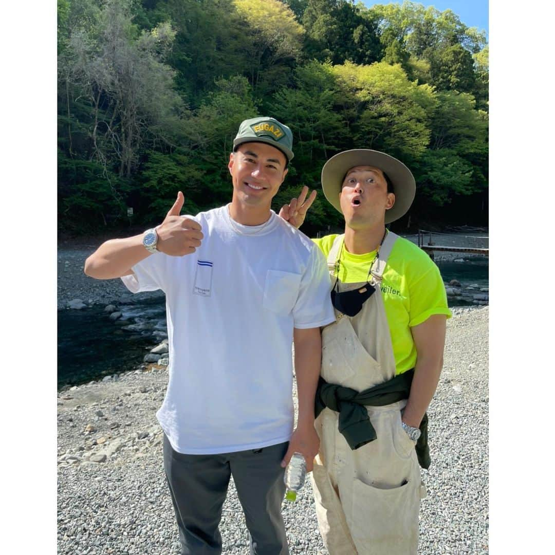 池内博之さんのインスタグラム写真 - (池内博之Instagram)「ロケにてYUJI君と😎 同じ事務所で初めてのお仕事 いやー楽しかった😂😂😂 詳細はまたアップします ありがとう〜」4月24日 18時58分 - hiroyuki.ikeuchi