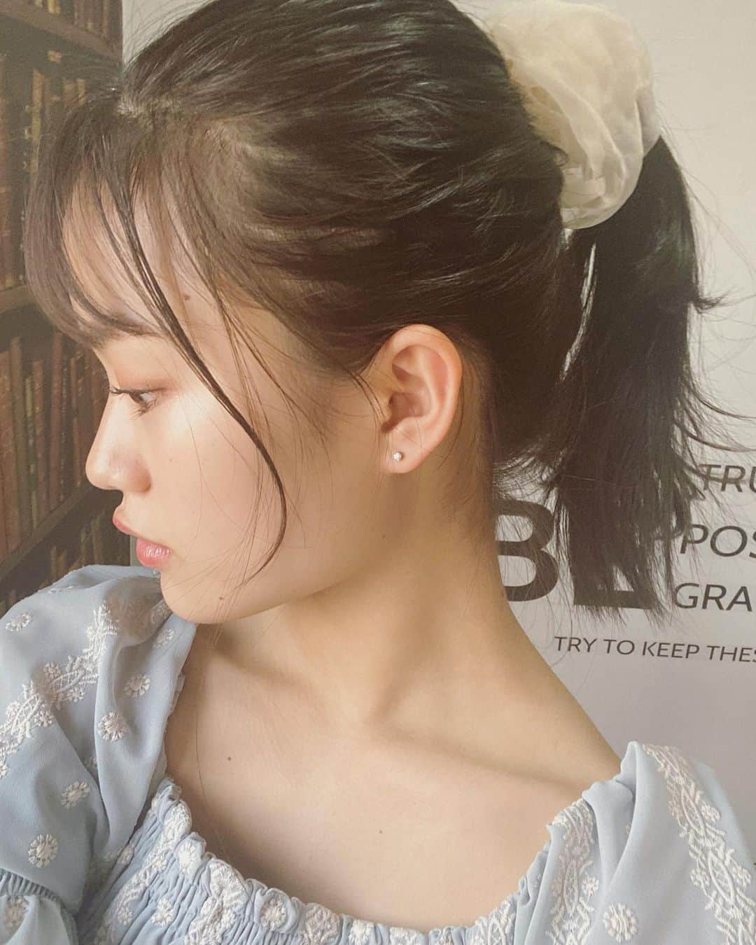 のインスタグラム：「シュシュ❤︎ @me_percent  . . . . #シュシュ  #シュシュアレンジ #ヘアアレンジ #06 #エイジアプロモーション #stayhome #jk #fjk #平日菜向 #エイジアプロモーション」