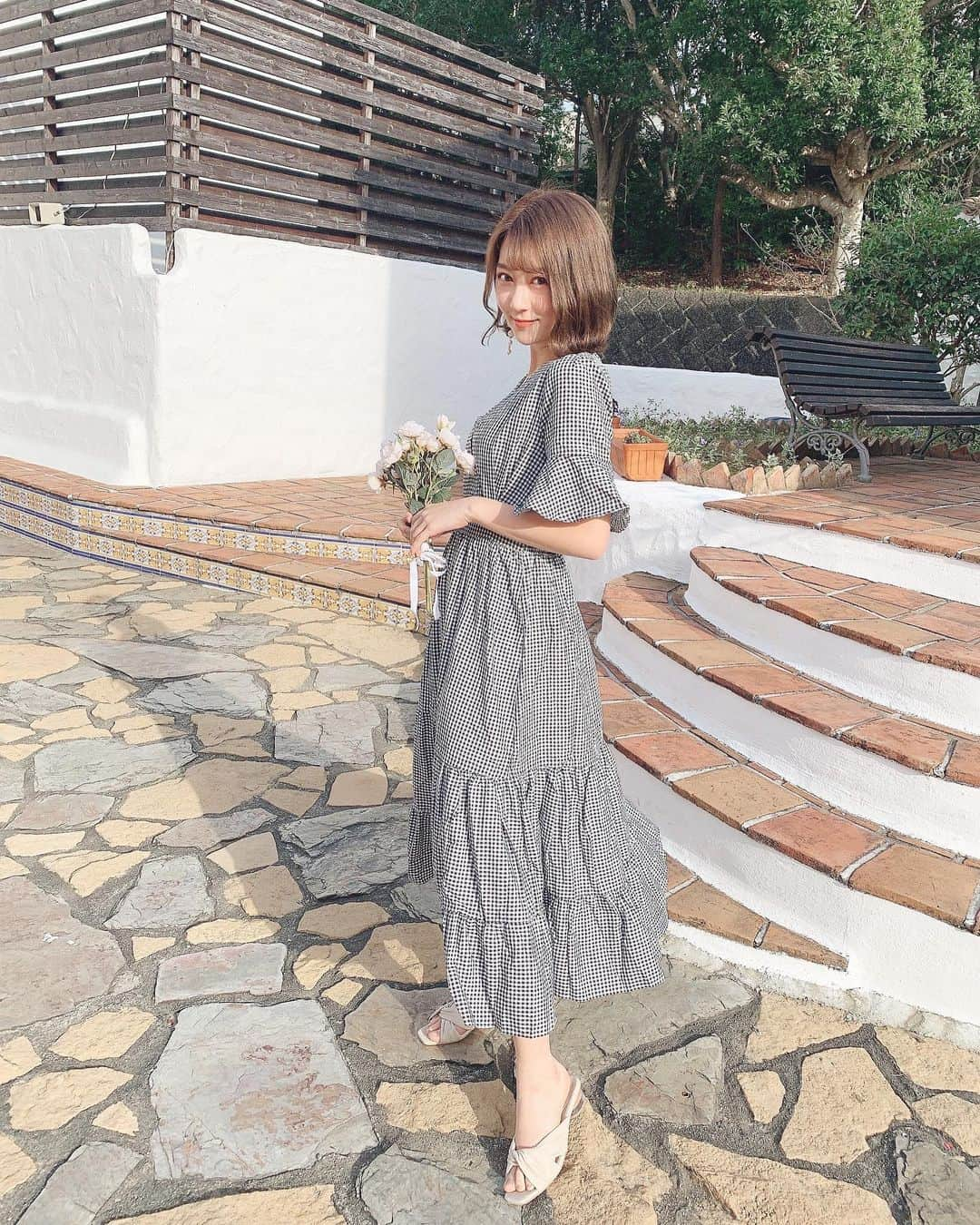 高辻千夏さんのインスタグラム写真 - (高辻千夏Instagram)「ℳ𝒶𝓎𝓇ℯℯ × 𝒞𝒽𝒾𝓃𝒶﻿ ﻿ ﻿ 遂に明日発売！💐﻿ ﻿ 今回のコラボ商品の中でも、﻿ ワンピースは、シルエットが本当に綺麗！🥺✨﻿ ﻿ ﻿ ウエスト位置が高めで、低身長の方でもスタイルアップして着れる着丈になってます❤︎ (私で160cm)﻿ ﻿ ﻿ そして気になる二の腕部分も、しっかりカバー◎﻿ ﻿ ﻿ ウエストはゴムなので、﻿ 着脱も楽ちんですよん☺️💕﻿  ﻿ ﻿ ﻿ 𝕡𝕣𝕚𝕔𝕖 ¥𝟝𝟡𝟘𝟘 + 𝕥𝕒𝕩﻿ 🔍 #56885042  ﻿ 𝟚𝟘𝟚𝟙.𝟘𝟜.𝟚𝟝 𝟚𝟙:𝟘𝟘~  ℤ𝕆ℤ𝕆𝕋𝕆𝕎ℕ にて販売開始❤︎   #mayree #コラボ商品」4月24日 19時40分 - chinatsujk