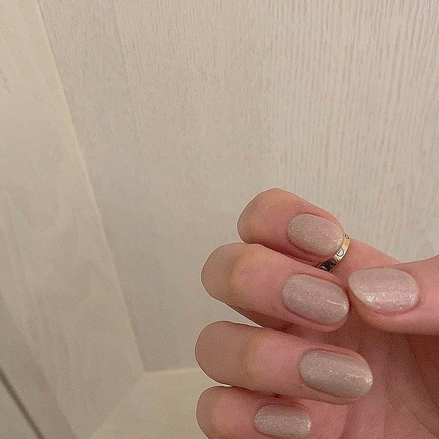 伊藤彩華さんのインスタグラム写真 - (伊藤彩華Instagram)「ℕ𝕖𝕨 𝕟𝕒𝕚𝕝𝕤🥂  #newnails #champagnegold」4月24日 12時56分 - ayaka_ito_official