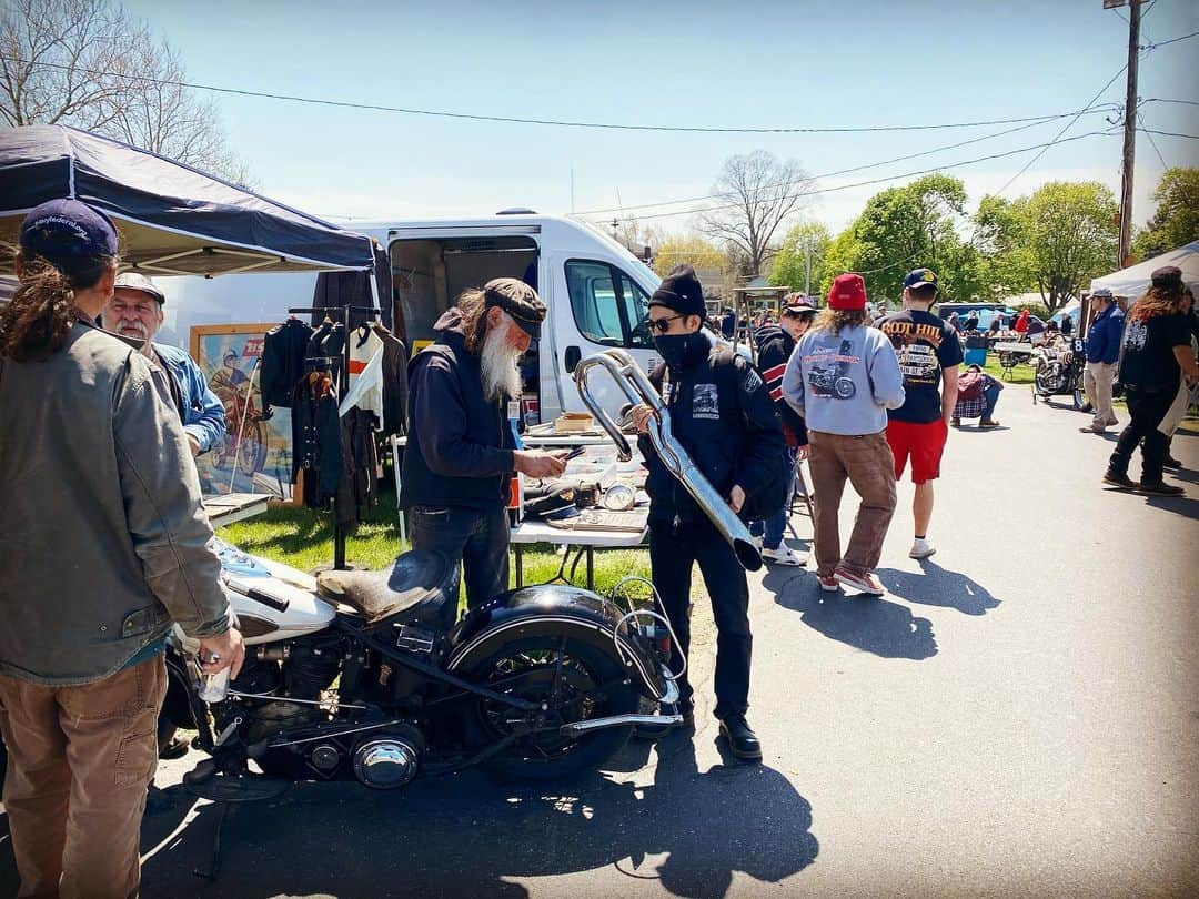 綾部祐二さんのインスタグラム写真 - (綾部祐二Instagram)「I got a nice pipe in Pennsylvania.  #OleySwapMeet #shovelhead」4月24日 13時34分 - yujiayabe