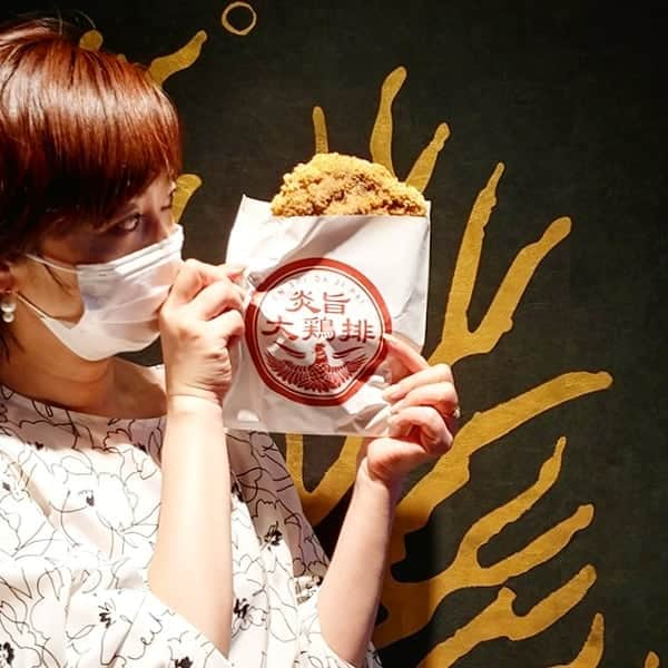 池尻和佳子さんのインスタグラム写真 - (池尻和佳子Instagram)「「タダイマ！」で紹介した台湾唐揚げ大鶏排(ダージーパイ)どうしても食べたくなって😂  テイクアウトしました‼️‼️  台湾ビールとあ～う～🍺  #台湾#ダージーパイ#唐揚げ #大鶏排 #炎旨大鶏排#福岡 #中央区#大名#タダイマ #天神#イットコ#ittoko #rkb#テイクアウト#takeout #私服#undicinove」4月24日 14時22分 - wakako_ikejiri_rkb