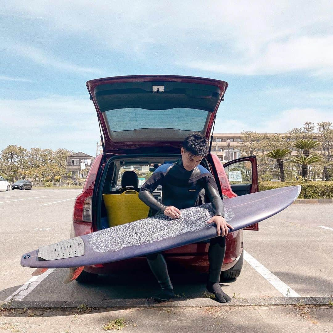 九星気学カフェさんのインスタグラム写真 - (九星気学カフェInstagram)「朝練🌊 鵠沼は渋め。 波が少なすぎましたが、後半で少し🤏乗れました。着実に上達している気がする。。まだまだ練習しないとですが。  さて、 電子関連の不具合、感情の浮き沈みなど、いよいよ土用本番という感じですね。皆さんは土用による現象は何か起こっていますか？？  #占い #九星気学 #風水 #海  #浄化  #運勢 #運気アップ #開運 #九星気学カフェ #サーフィンのある生活  #サーフ」4月24日 20時21分 - kigakucafe