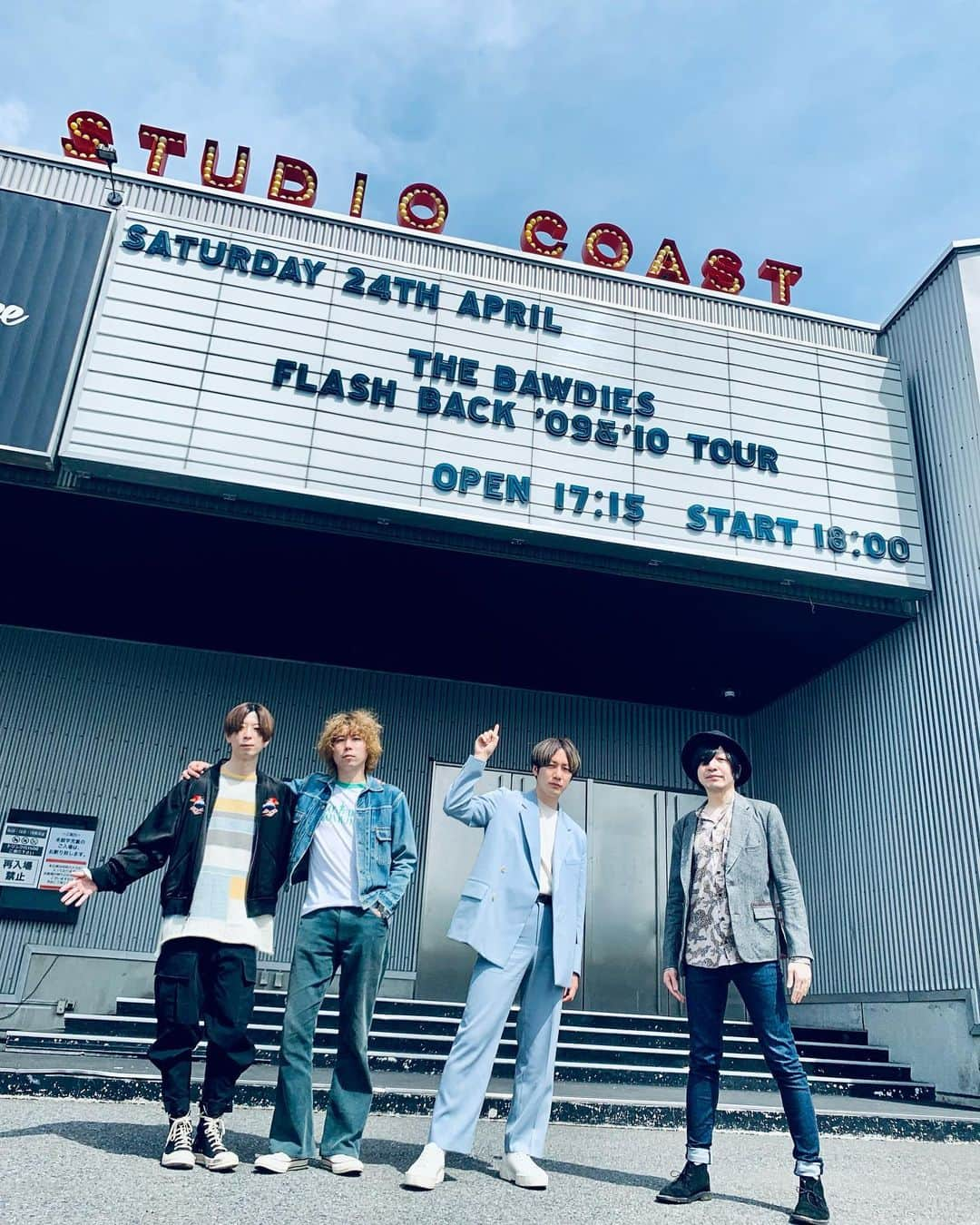 THE BAWDIESさんのインスタグラム写真 - (THE BAWDIESInstagram)「今夜18時～！FLASH BACK 特別生配信ライブ！ありますよー！  そうです！本日は新木場STUDIO COAST 「FLASH BACK '09 & '10 TOUR」 ファイナル公演！  2009年、2010年のデビュー時期のセットリストからお送りするこの大祭りに！アナタも配信から参加できるんです！  しかも、モノクロとカラー映像が選べる！ 同時に2画面視聴も可能！  共に11,12年前にフラッシュバックしましょう！  ▼生配信ライブの詳細はHPをチェック！」4月24日 16時13分 - thebawdies