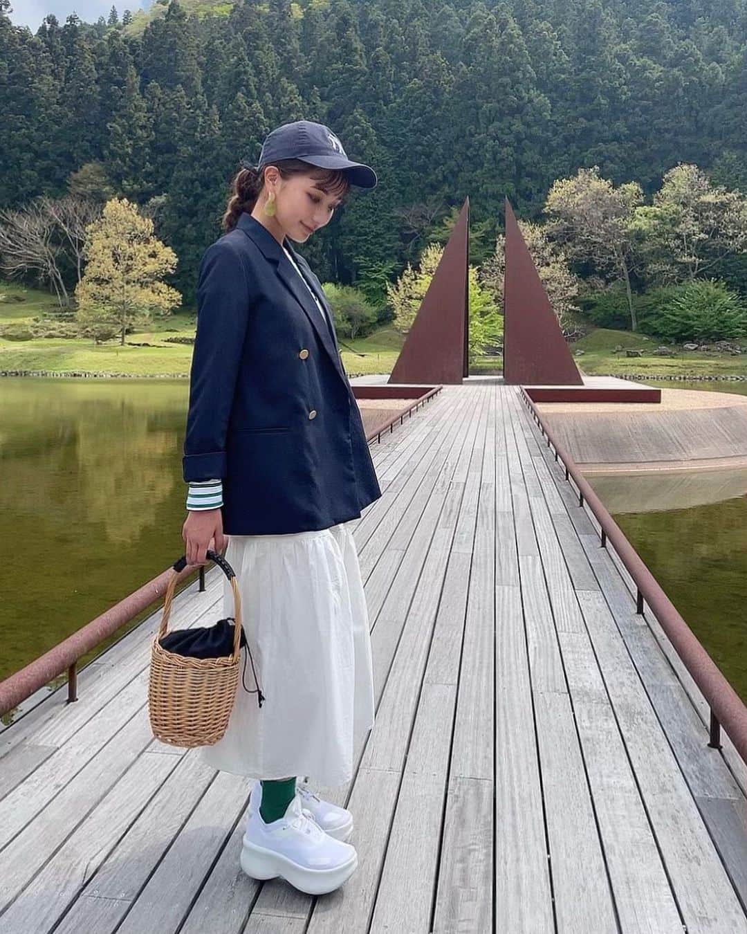 七原月乃のインスタグラム：「・ ・ ・ 今日ディズニーいるはずがコロナさん活発化により急遽断念🤦🏻‍♀️  代わりに密避けて散歩した👟」