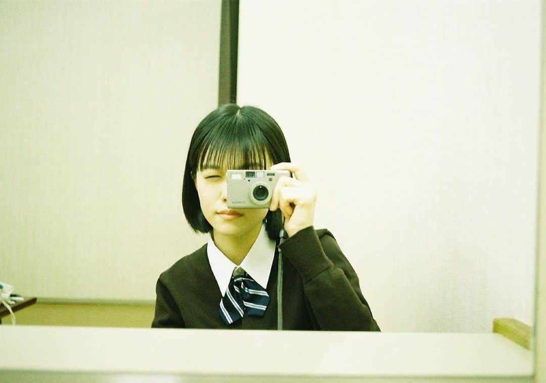 志田彩良のインスタグラム：「🌸 ドラゴン桜放送まであと1日！ ついに明日です、、、、。 はぁ〜緊張する〜。  4/25（日）16:00〜17:00 O.A. TBS「放送まであと５時間！日曜劇場「ドラゴン桜」直前ナビ！」にも出演していますので、是非こちらをご覧になって 21時からの放送を楽しみにお待ち頂けたらと思います。」