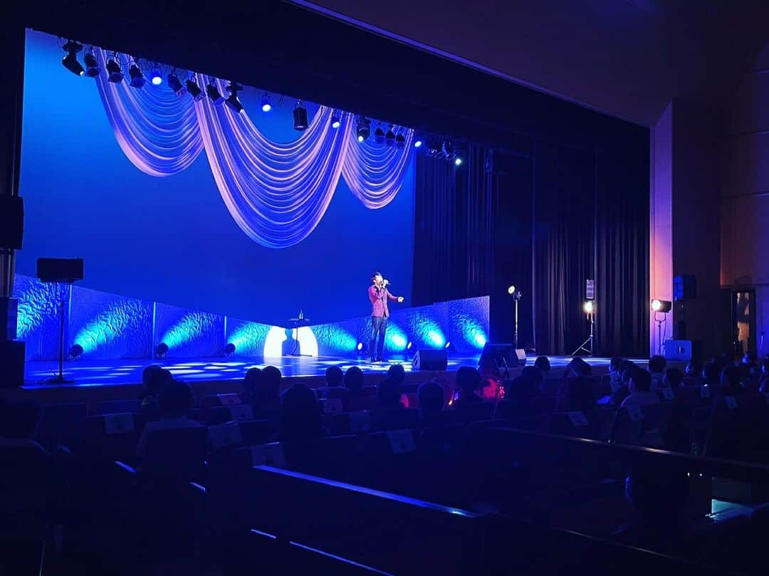 中澤卓也さんのインスタグラム写真 - (中澤卓也Instagram)「今日は山口県で歌のステージ🎤✨ 菊川のアブニール、初めてお邪魔しました🙆‍♂️ ソーシャルディスタンスを保った中で、めちゃめちゃ盛り上げて下さった皆さんに感謝🤤 皆さん、ありがとうございました〜🙆‍♂️✨  #山口県 #菊川 #アブニール #お疲れ様でした #日本クラウン #約束 #中澤卓也」4月24日 18時27分 - takuya_nakazawa.118