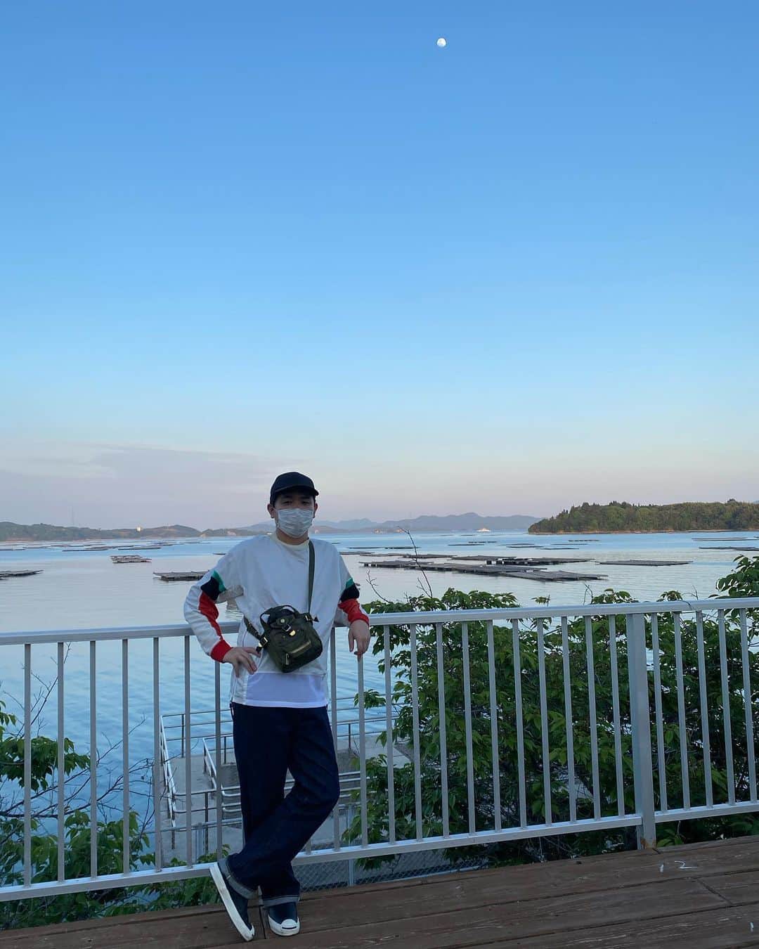 ノブ のインスタグラム：「瀬戸内海はいいよなぁ。 ひな壇団てもう5年はひな壇使ってないよなぁ ヘキサゴンも六角形関係なくなってたからいいか。」