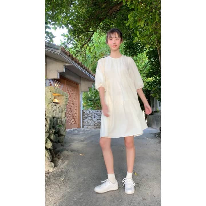 高橋恋子のインスタグラム：「このワンピースかわいい ☺︎ . . . どこで買ったと思う? しまむらだよ 🍓✨ . . .  #沖縄   #フクギ並木」
