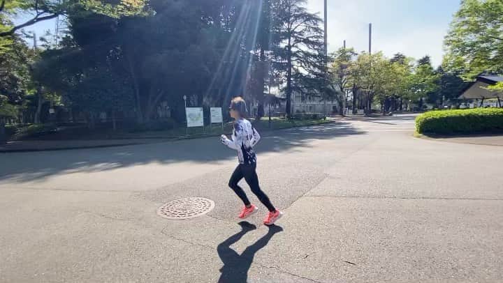 佐野千晃のインスタグラム：「フォーム改善、、、！！﻿ ﻿ まだマシなフォーム動画📸﻿ ﻿ 蹴り上げる時つま先が内にグイって入る﻿ ﻿ 一本線を走ってるように内に膝が入る﻿ ﻿ 内股がどうしても抜けない﻿ ﻿ お尻に力が入ってない﻿ ﻿ 使いたい筋肉が使えてない﻿ ﻿ 課題たくさん_(:3 ⌒ﾞ)_﻿ ﻿ 筋トレ嫌いだけど続けます_(:3 ⌒ﾞ)_﻿ ﻿ #run #running #marathon #フルマラソン #マラソン #マラソン女子 #人生自由自在 #走る女子 #ファッション #ウェア #楽しく走る #ランニング #ジョギング ﻿ ﻿ ﻿」