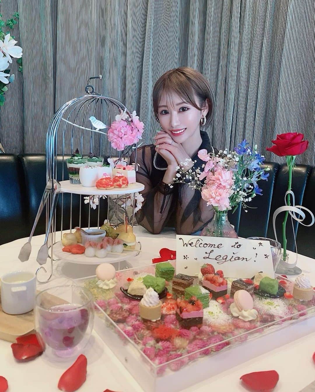 一ノ瀬恋のインスタグラム：「@legiantokyo 🌹 アフタヌーンティーへ行ってきた✨ 可愛い空間って幸せ❤️❤️ . . #レギャン東京  #アフタヌーンティー  #渋谷グルメ  #渋谷カフェ」