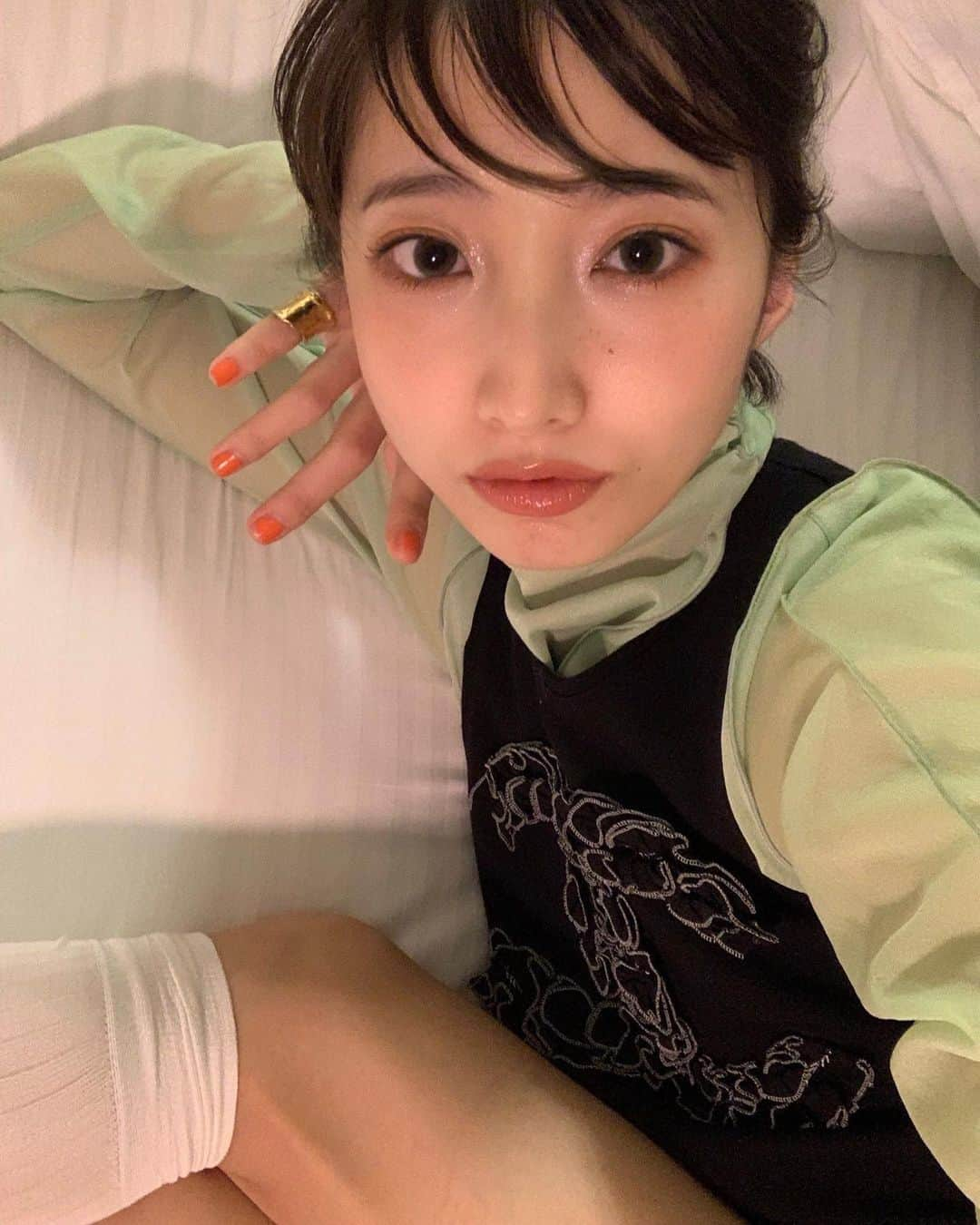 飯島望未さんのインスタグラム写真 - (飯島望未Instagram)「🧡  @chanel.beauty   Nail: LE VERNIS #745 -Cruise  Eye shadow: LES 4 OMBRES #368 and #374 Blush: FLEURS DE PRINTEMPS  Lip: ROUGE COCO BLOOM #116 Highlight: BAUME ESSENTIEL-PERLESCENT」4月24日 20時41分 - nozo0806