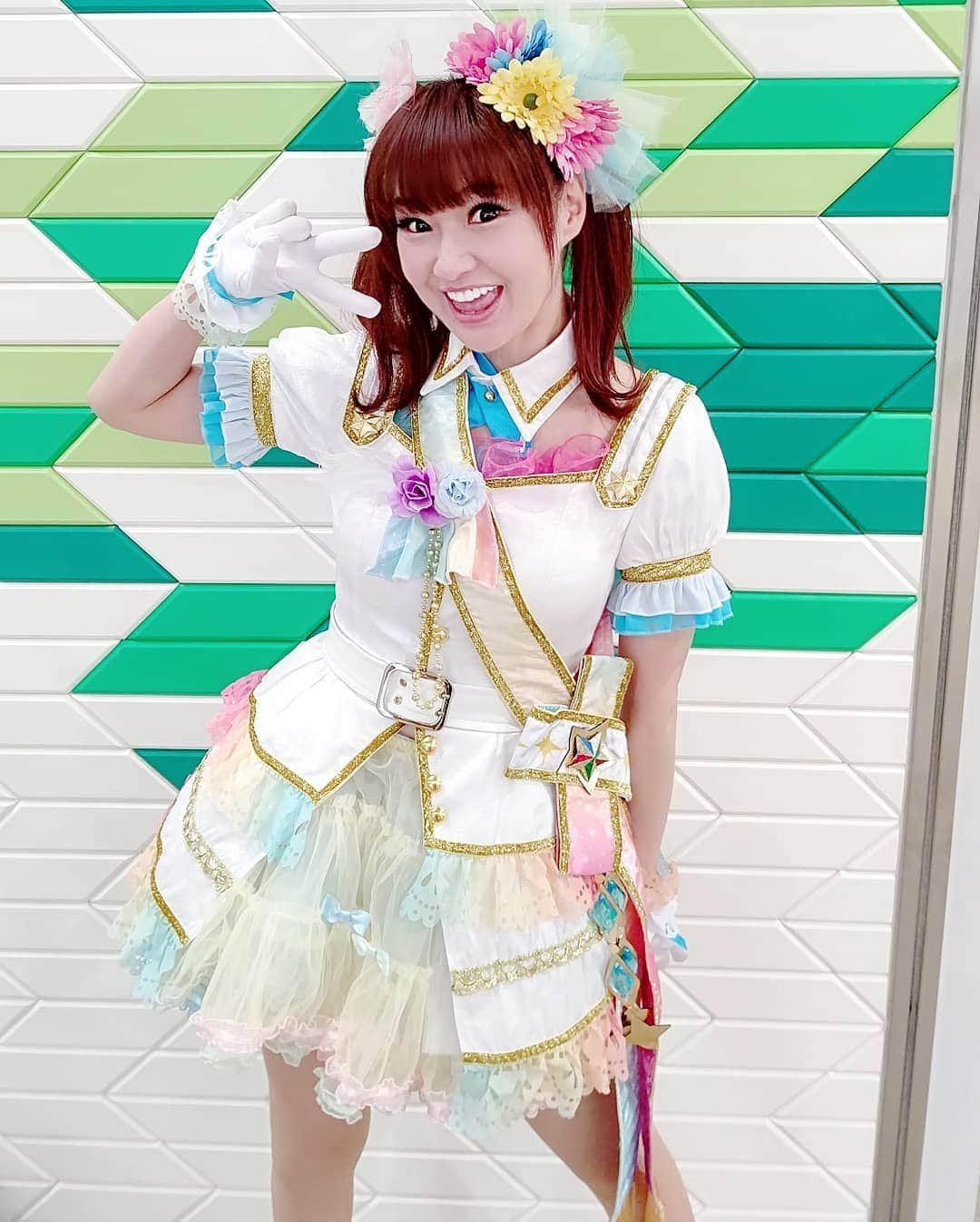 さゆりさんのインスタグラム写真 - (さゆりInstagram)「いつもの階段シリーズです〰🥰 夫婦でデレステ🤩 アイドル気分で歌い踊る🎶あほ嫁〜🤣 なりきる気持ちが大事です😜  #スーパーでもお仕事現場でも💖 #会う方会う方が身体を心配して下さり #申し訳ないのと💦💦 #ほんとに有難い気持ちでいっぱいです 🙏 #トミーズ健兄さん✨ #ニトロちゃん仲間の大先輩〰🤣 #寝る前ドカ食いしたらあかんで〜🧐 #とか、色々アドバイスを〰🤣 #今日から心臓パイセンと呼びます🤩 #今までで一番 #兄さんが頼もしく感じました〰🤣🤣🤣 #なんちゃって😜 #ありがとです〜🥰 #かつみさゆり #さゆり」4月24日 20時50分 - katsumisayuri_sayuri