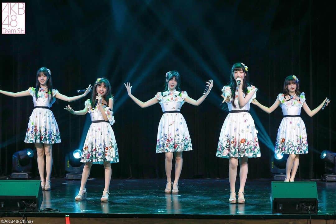 AKB48 Team SHさんのインスタグラム写真 - (AKB48 Team SHInstagram)「#AKB48TeamSH #缩略图 4月24日14点场公演的返图来啦！再次祝贺 #邹若男 生日快乐 也祝贺 #谢雯婕 首演日成功！ ​​​」4月24日 21時34分 - akb48teamsh
