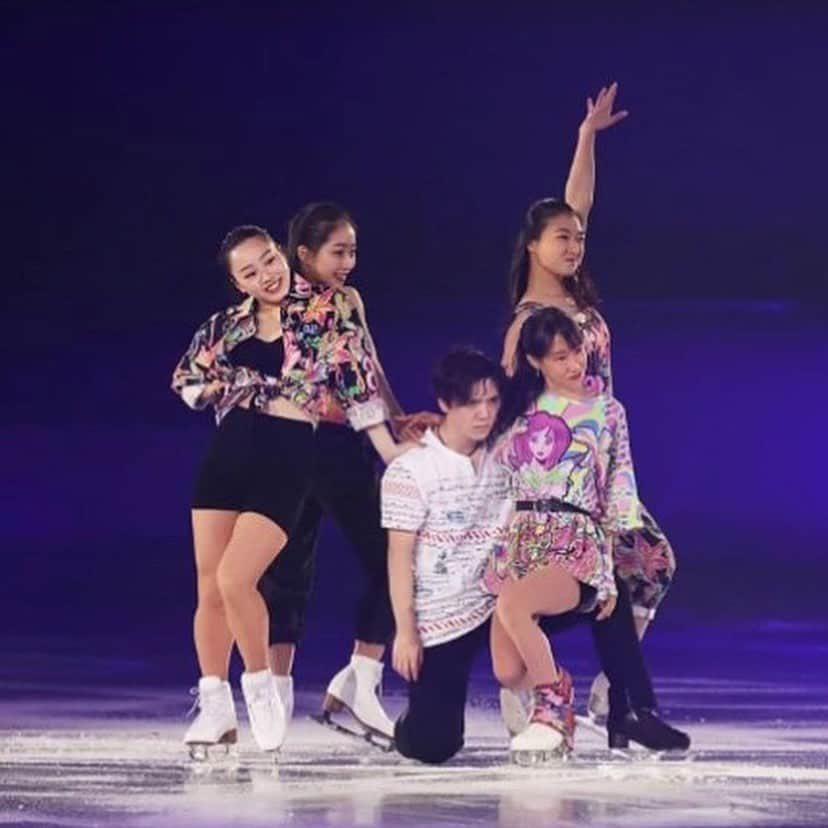 樋口新葉のインスタグラム：「今回の#starsonice グループナンバーではDesigualさんの衣装を着用して滑っています🕺🏻👯 有香さんの振付に衣装からも楽しい雰囲気が伝わっていると嬉しく思います🥰 #starsonice#starsonice2021#costume#スターズオンアイス#スターズオンアイス2021#衣装」