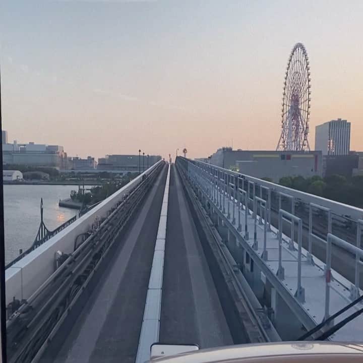 のインスタグラム：「ゆりかもめの先頭車両しか勝たんよなあ」